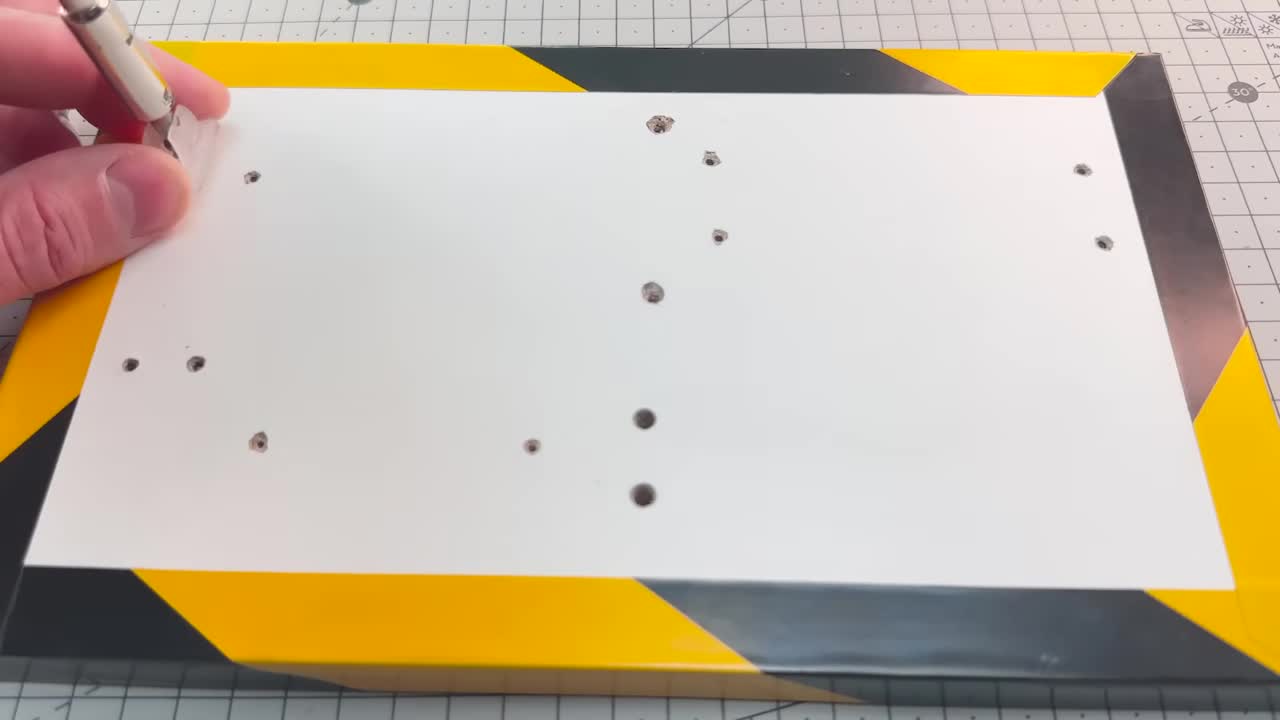 安装塑料管夹