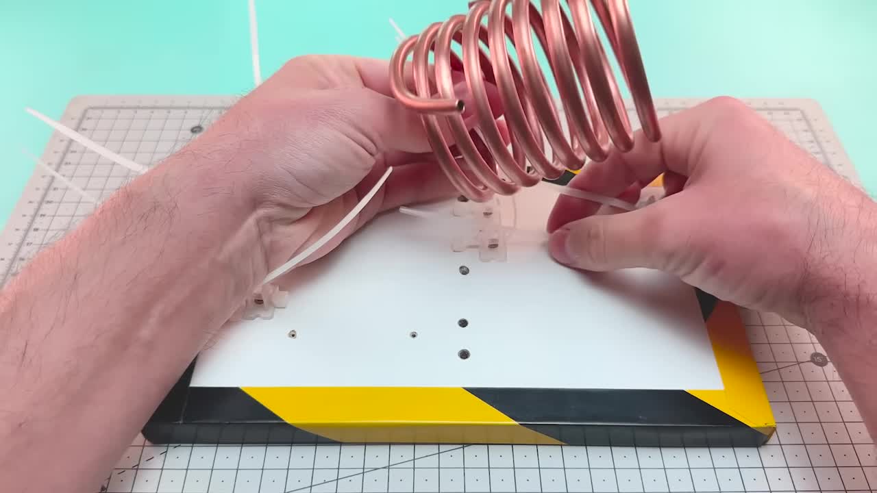 使用扎带固定蒸发器