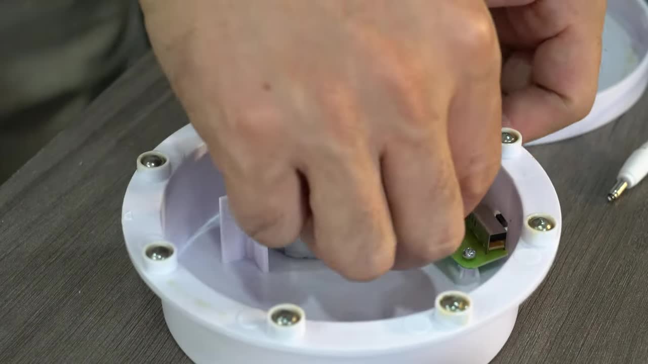 连接马达到电路板