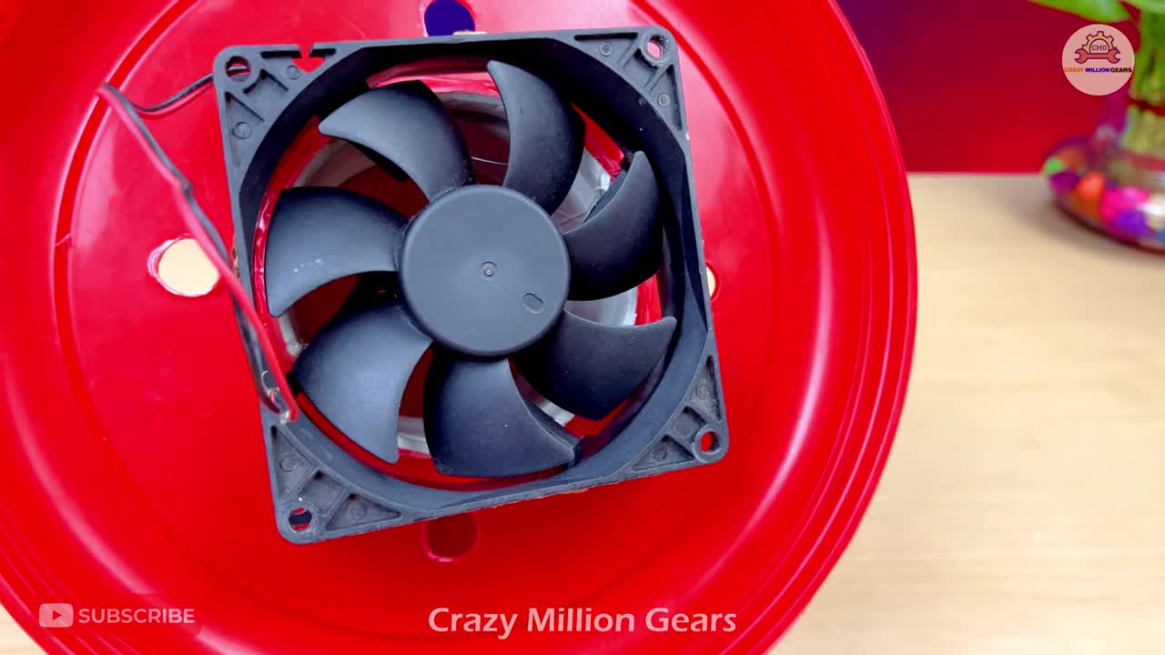 Fan attached to lid